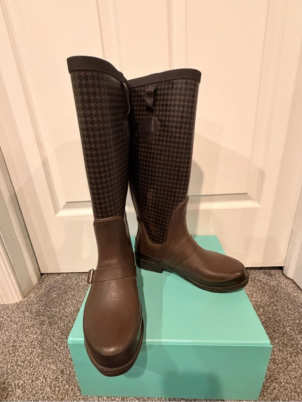 L.L Bean Brown Women's Houndstooth Tall Rain Boots, size 6